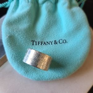 Tiffany & Co. Notes 727 Collection Ring